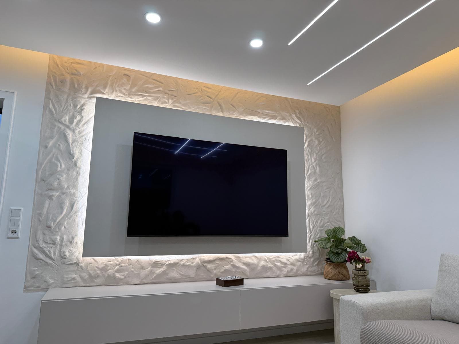 TV-Wandgestaltung – Moderne Akzentwand mit Beleuchtung