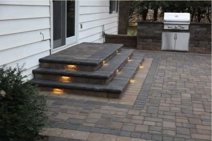 Außenbereich – Terrassentreppe & Pflasterarbeiten mit Beleuchtung
